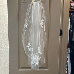 Elegant White Floral Veil